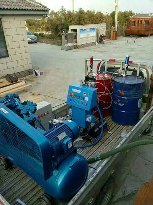 聚脲噴涂設備室外施工