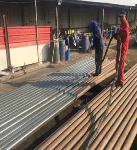 噴鑄鐵管內(nèi)壁聚脲材料什么設(shè)備好(圖1) 噴鑄鐵管內(nèi)壁聚脲材料什么設(shè)備好